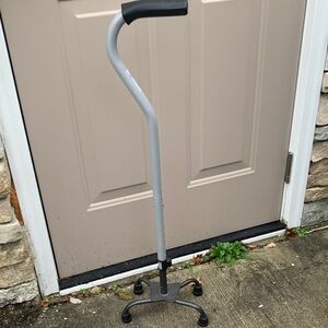 Adjustable height quad cane(s)
